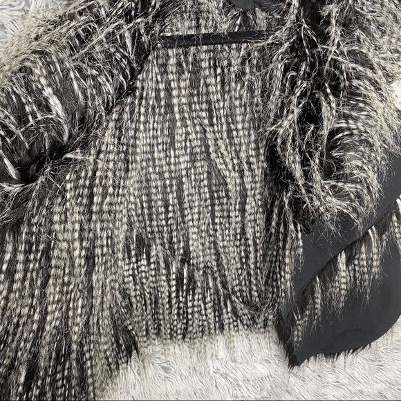 Maylogan Faux Fur Black Vest - Picture 4 of 6